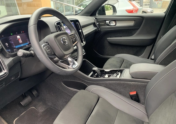 Volvo XC 40 cena 199900 przebieg: 15000, rok produkcji 2023 z Kraków małe 352